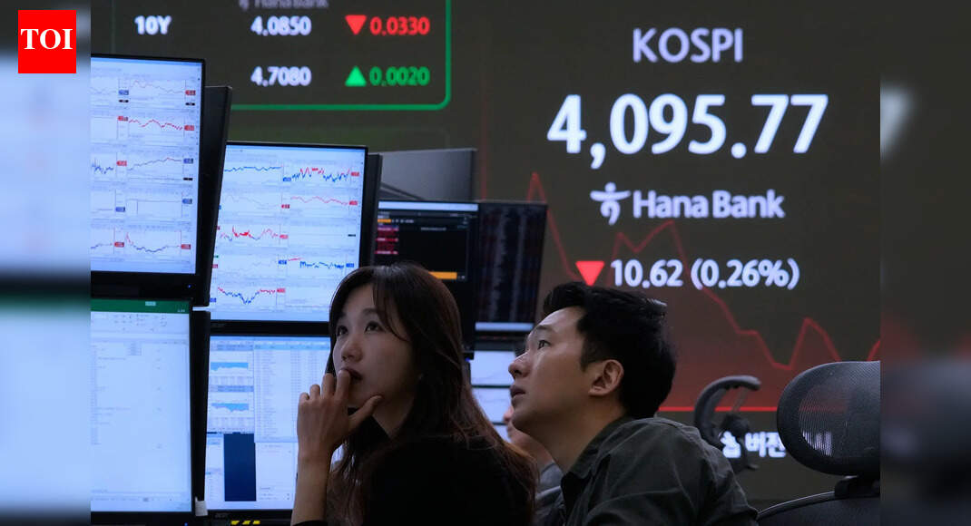Asian stocks today: Markets mostly in red after Wall Street’s slump; HSI nears 1% loss, Nikkei trims over 740 points