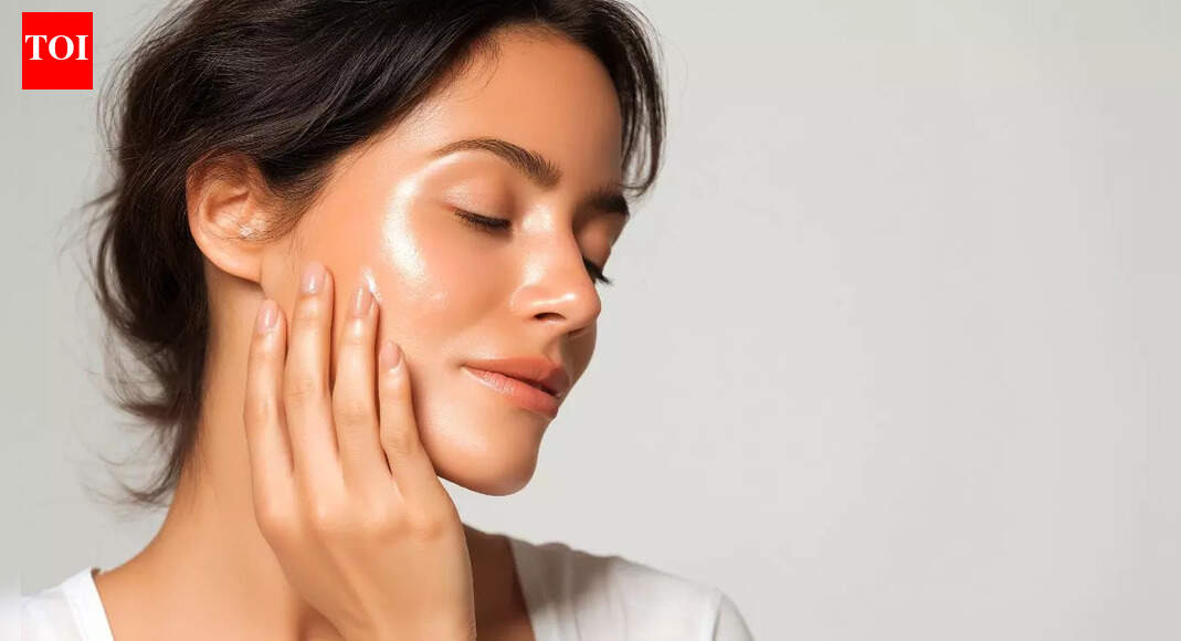 Harvard-trained​‍​‌‍​‍‌​‍​‌‍​‍‌ dermatologist shares skincare combinations that improve skin texture and reduce fine lines |