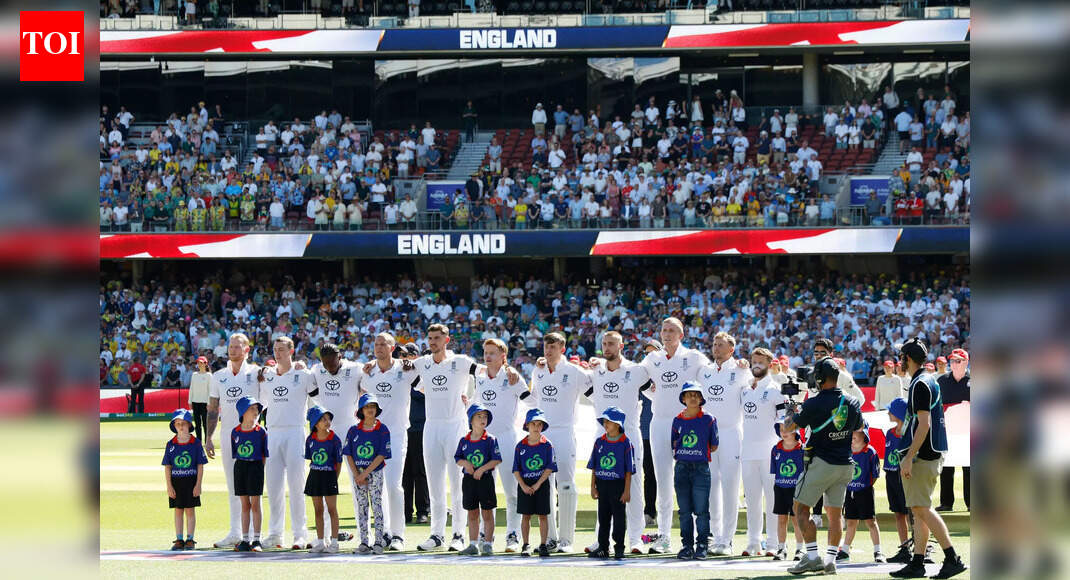 Why Australia, England players wear black armbands for 3rd Ashes Test