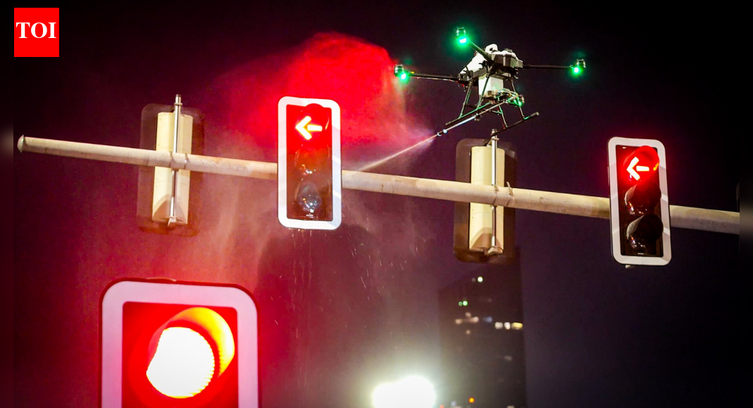 UAE: Dubai uses drones to clean traffic signals in RTA pilot project | World News