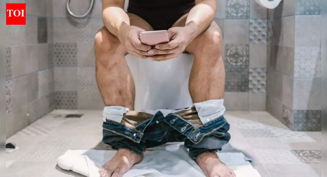 Harvard doctor issues warning: Taking your phone to the toilet could be triggering hemorrhoids |