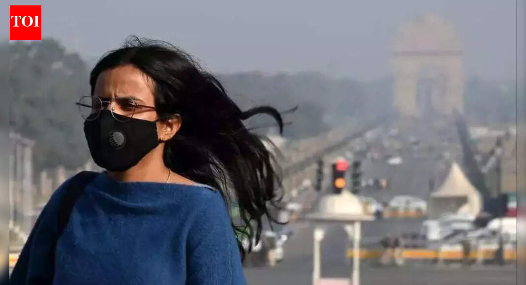 Fog grips Delhi: Air quality stays in very poor zone; likely to turn severe by end of December