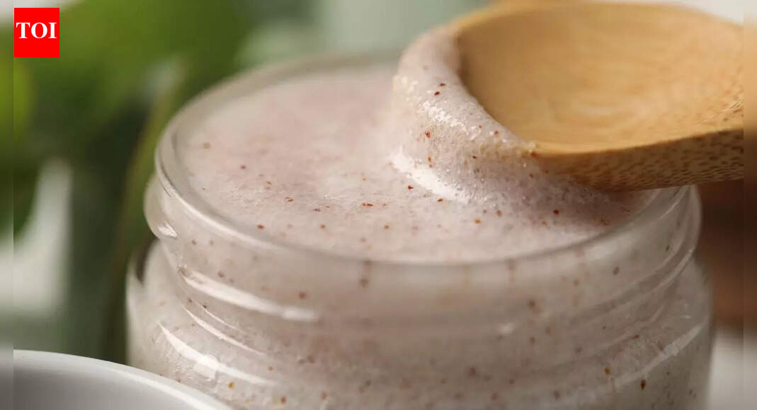 How to make a hydrating body scrub for winter that soothes dry skin and flaky skin |