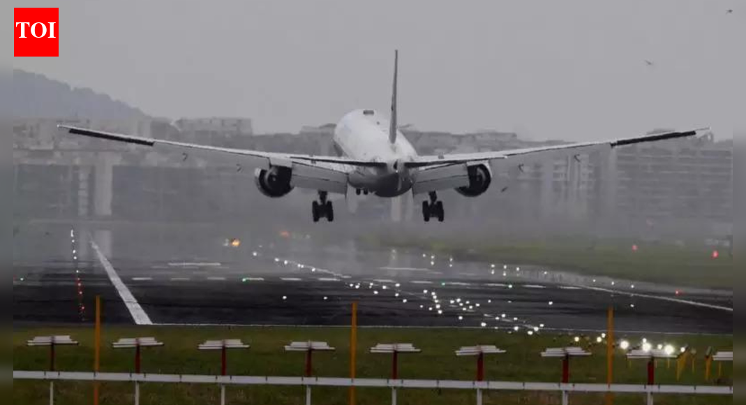 Fog disrupts flights: Dense fog hits Delhi airport operations; 177 cancelled, 500+ delayed