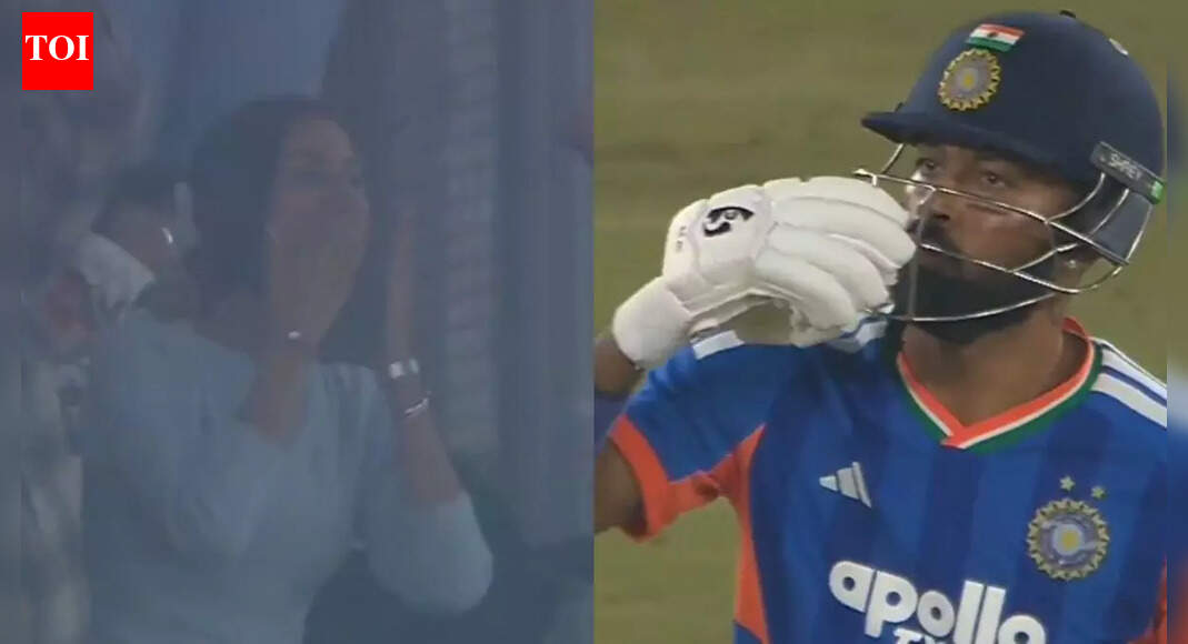 IND vs SA: Hardik Pandya blows flying kiss to girlfriend Mahieka Sharma; her reaction goes viral – Watch