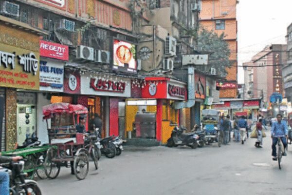 Anxiety spills across border: Unrest back home unsettles Bangladeshi visitors in Kolkata; businesses hit