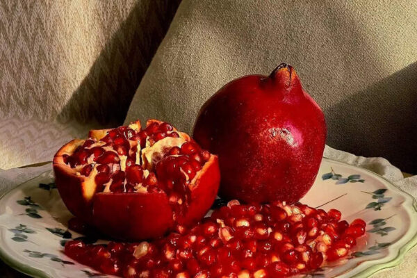 How to remove pomegranate seeds without any mess in just 5 minutes |