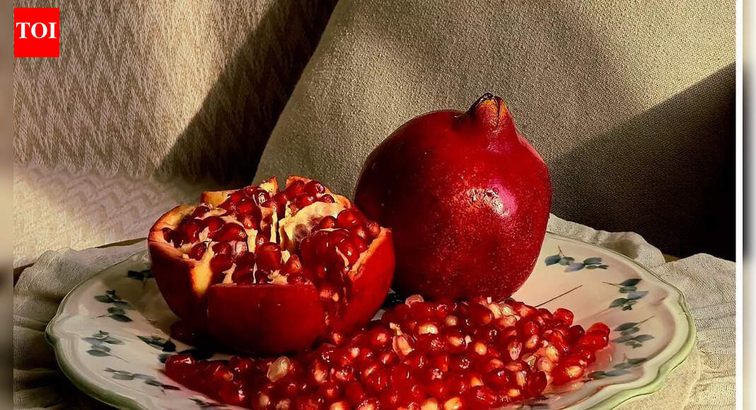 How to remove pomegranate seeds without any mess in just 5 minutes |