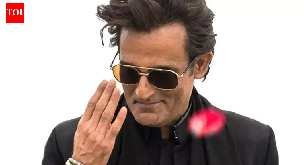 ‘He knew he had killed it,’ says ‘Dhurandhar’ actor Hirav Mehta on Akshaye Khanna’s step in ‘FA9LA’ song; opens up on Ranveer Singh’s energy during shoot