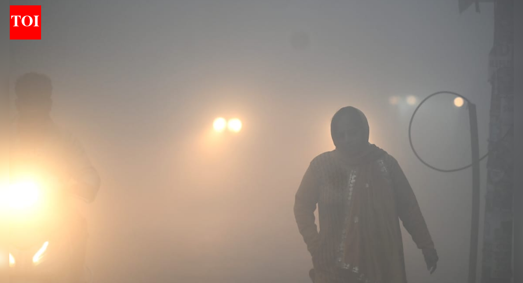 Delhi air pollution crisis: AQI remains very poor; 4 areas slip into ‘severe’ zone, Narela worst at 418