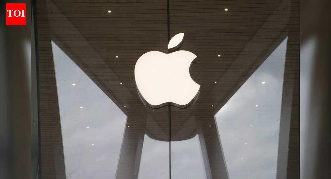 Read the memo sent by Apple’s immigration team to employees: We strongly recommend that employees …