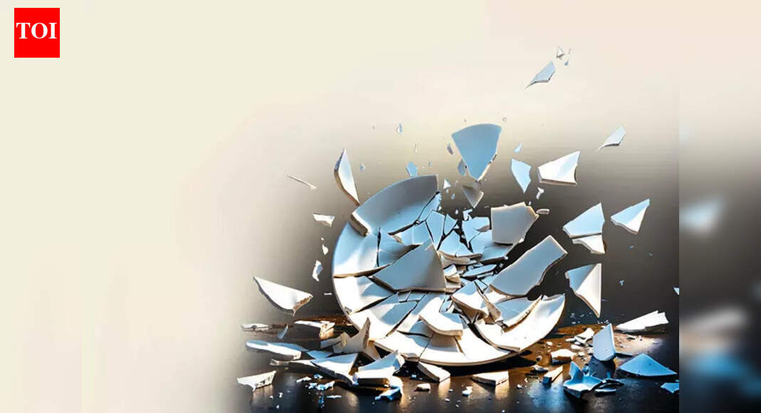 Why all objects shatter in same pattern