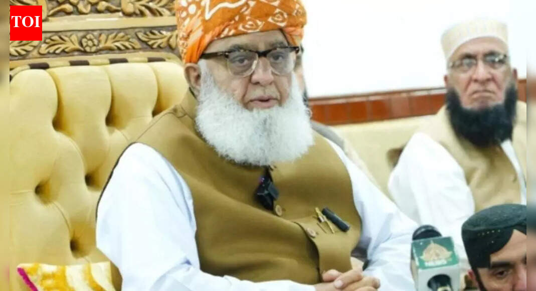 ‘Why do you object when India targets you’: Pakistan cleric slams Munir’s army— watch