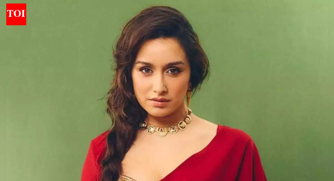 Shraddha Kapoor charges more money than Alia Bhatt, Ananya Panday says Shakti Kapoor as he laughs at claims that her daughter isn’t getting work: ‘Woh ziddi hai, she does 1-2 films a year’ | Hindi Movie News
