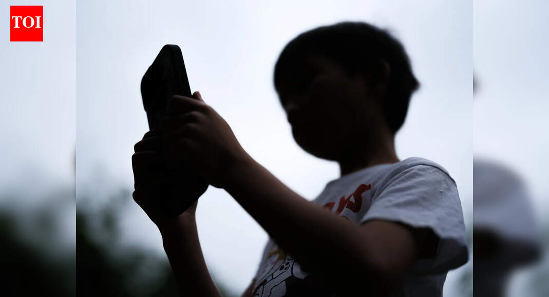 New Jersey set to limit cellphone use in public schools as lawmakers pass bill to curb classroom distractions