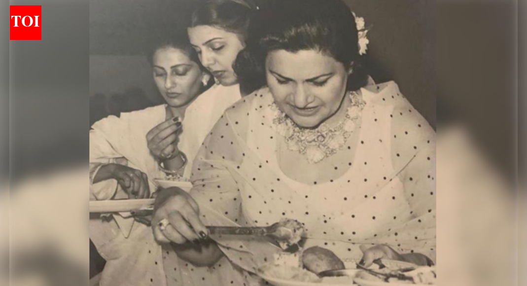 “Why are the Kapoors always…”: When Anil Kapoor shared a PIC of wife Sunita and Neetu Singh, Kareena Kapoor’s comment stole the show