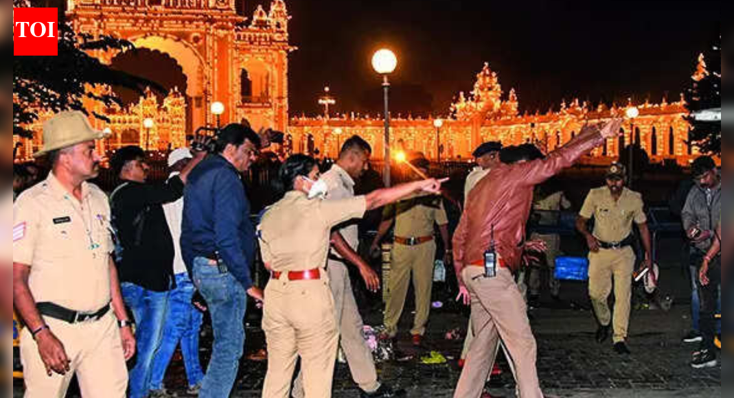 Helium cylinder blast: Balloon seller killed, 4 injured near Mysuru Palace; explosion heard 1 km away