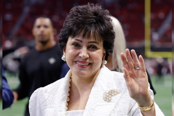 Robert Kraft vs. Gayle Benson net worth: How do their finances compare?