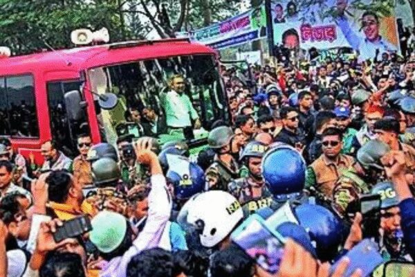 Bangladesh: Protesters seeking justice for Hadi jam Dhaka