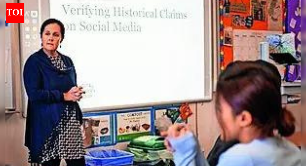 In San Francisco, a class where ‘screenagers’ train to navigate social media, AI