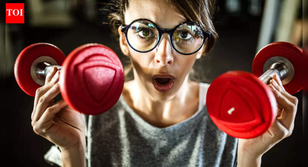 Lifting weights with glasses on? Ophthalmologist says it can be riskier than you think |
