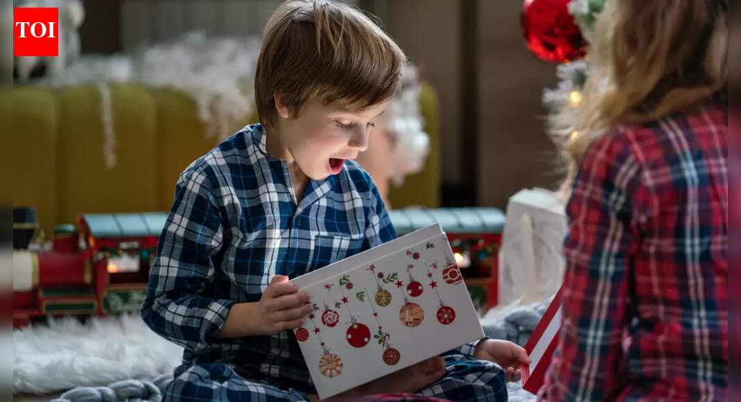 ‘I got a banana!’ Toddler’s Christmas joy breaks the internet |