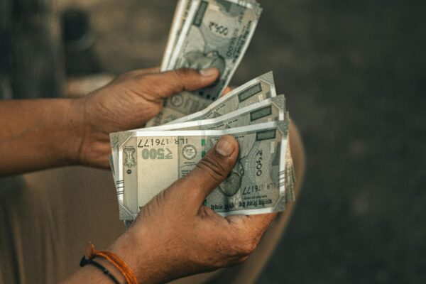 Your wallet isn’t as clean as you think: What a microbiologist found living on money