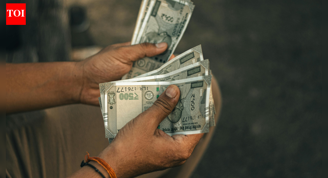 Your wallet isn’t as clean as you think: What a microbiologist found living on money