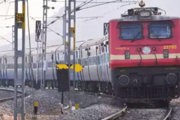 Bihar: 8 wagons of goods train derail, disrupt Howrah–Patna–Delhi rail route; restoration work underway