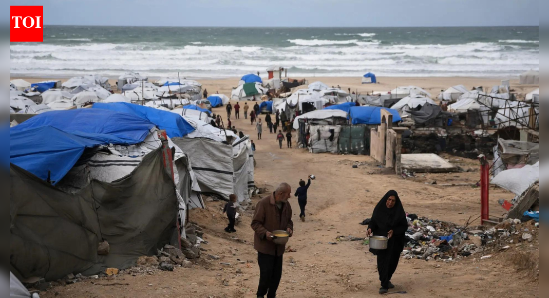 Freezing rain floods Gaza camps and leaves displaced Palestinians in dire conditions