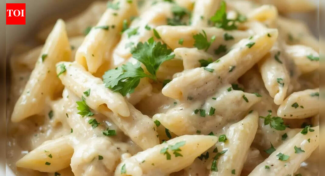 How to make restaurant-style creamy white sauce pasta at home |