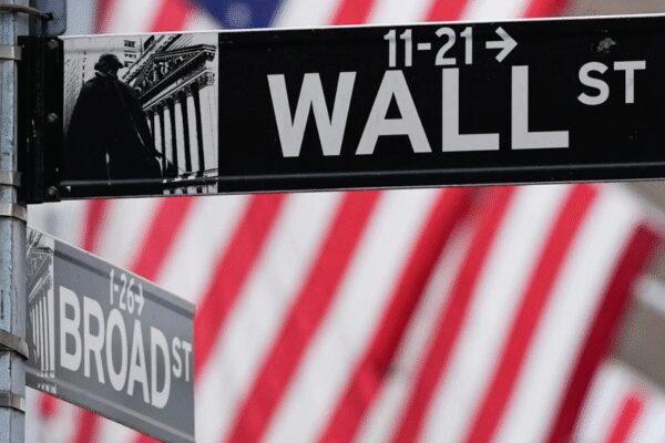 US stocks : S&P 500, Dow, Nasdaq see slight dip in final week of 2025; AI valuation worries linger