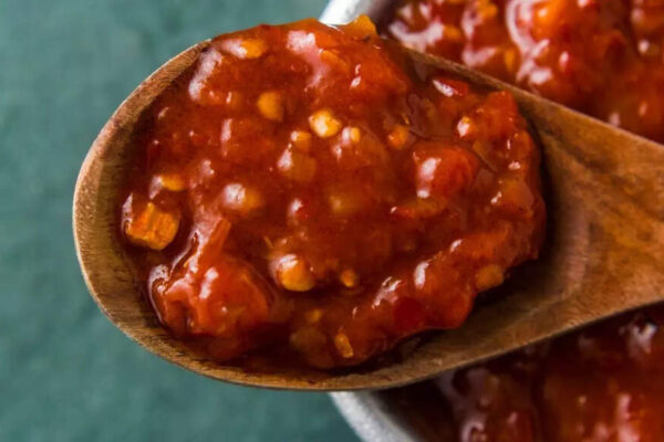 How to make hot and spicy Schezwan chutney at home |