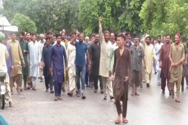 Nationwide protest threat: Pakistani traders announce strike if POS machines are enforced; government urged to reconsider tax policies