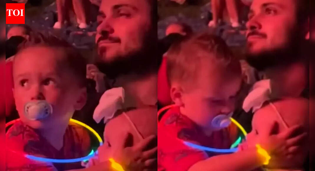 Toddler protects his little sister from loud fireworks – watch video |