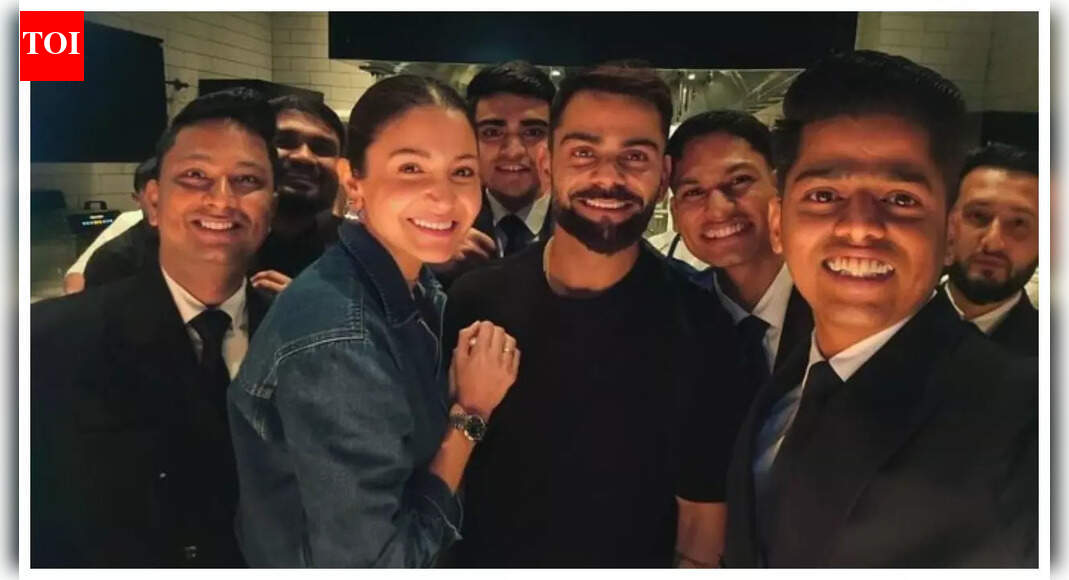 Virat Kohli and Anushka Sharma are all smiles as they pose with hotel staff in Dubai – PICS﻿﻿ |