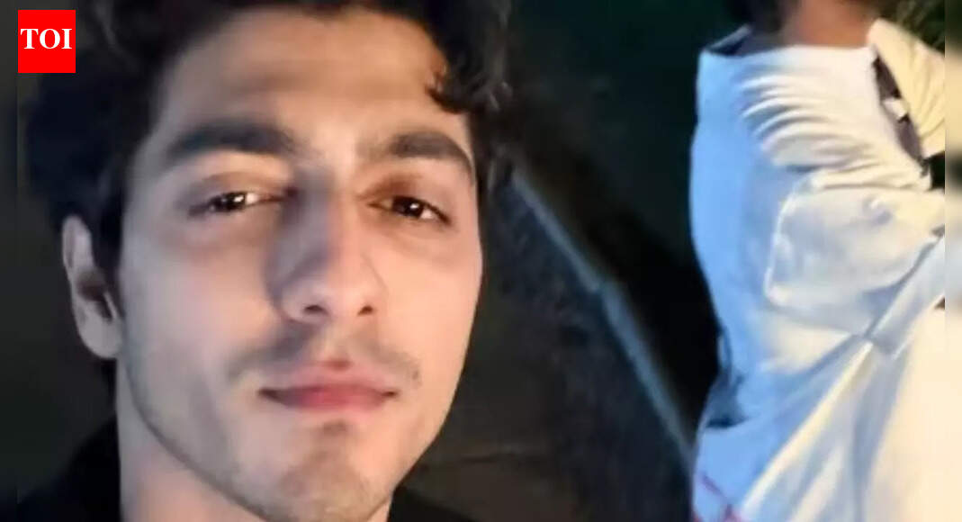 Ahaan Panday’s New Year selfie wins hearts; ‘Saiyaara’ star looks cool in black