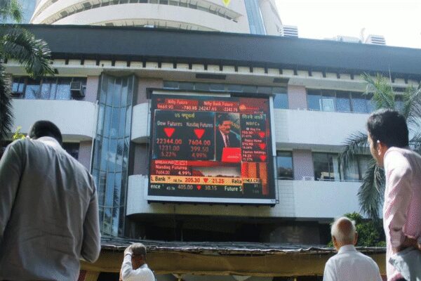 FII flows 2026: Foreign investors extend selling streak in early sessions; analysts expect turnaround later this year