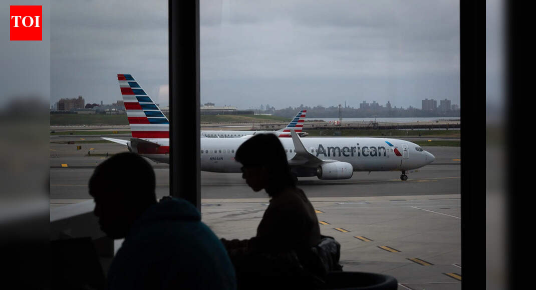 US strikes Venezuela: Hundreds of flights cancelled disrupting Caribbean travel; JetBlue, United Airlines & more impacted