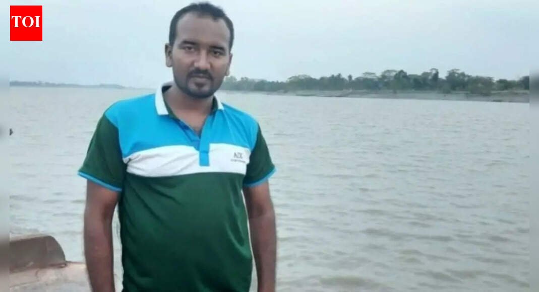 Bangladesh crisis: Hindu scribe shot in head, throat slit; latest in spate of minority attacks