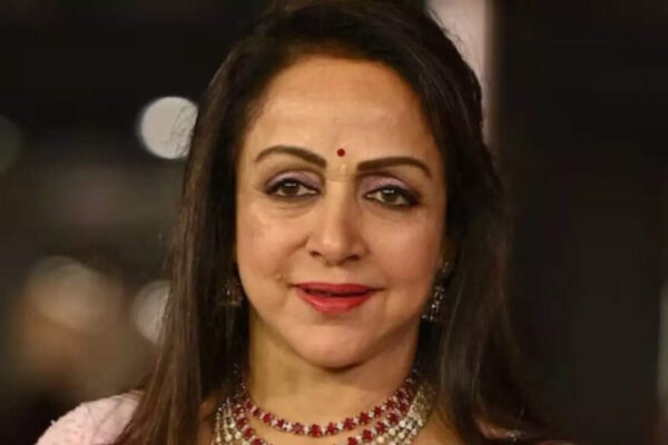 Did you know Hema Malini once stayed at a haunted house before she married Dharmendra? The actress had said, “I felt someone was trying to choke me, I couldn’t breathe’