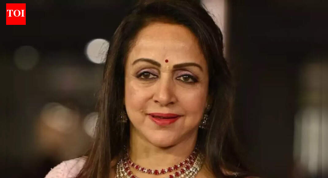 Did you know Hema Malini once stayed at a haunted house before she married Dharmendra? The actress had said, “I felt someone was trying to choke me, I couldn’t breathe’