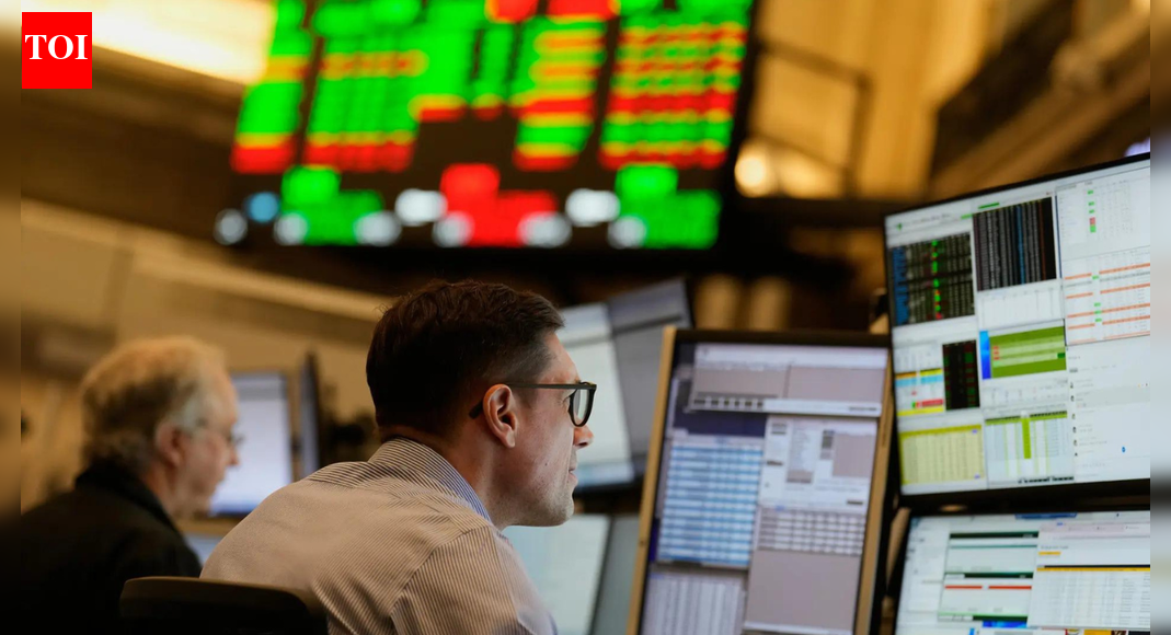 US stocks today: Wall Street edges higher on tech, healthcare gains; investors eye key economic data