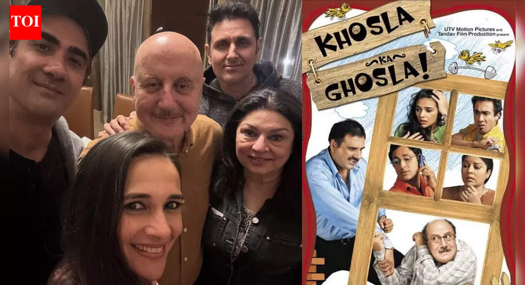 ‘Khosla Ka Ghosla 2’: OG cast of Anupam Kher, Tara Sharma Saluja, Parvinn Dabbass, Kiran Juneja, Ranvir Shorey reunites in EPIC selfie – See PIC