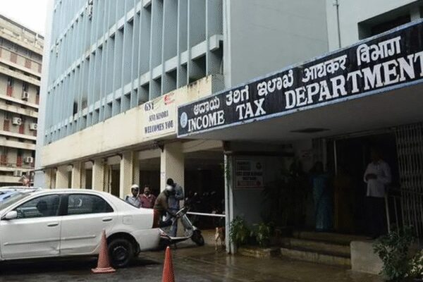 I-T department flags crypto risks, opposes entry