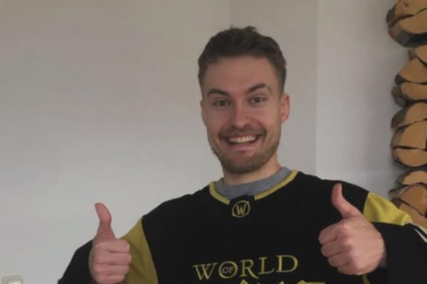 Twitch streamer Brudivoeller_TV surprises fans with rotten apple strudel in WoW dungeon