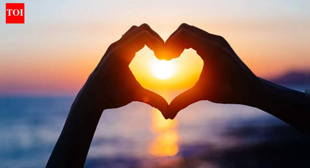 Zodiac signs who are born romantics |