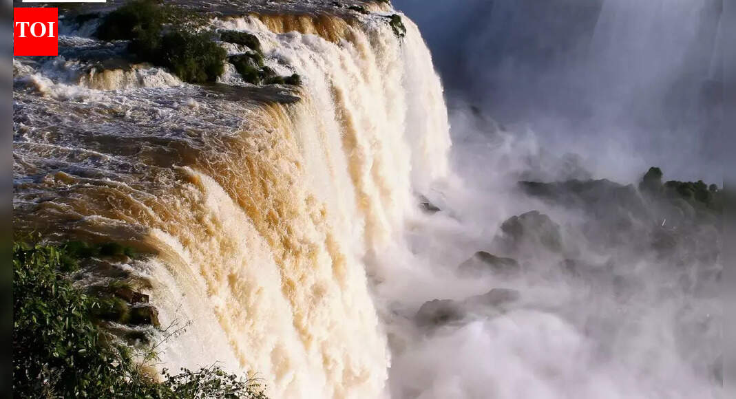 This waterfall is called ‘The Smoke That Thunders’ and the reason is wild |