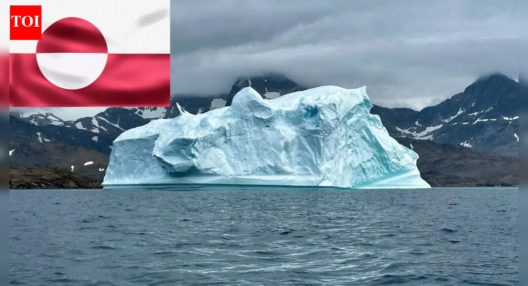 Greenland, a paradise where mountains of ice float in the sea and the sun shines at midnight |