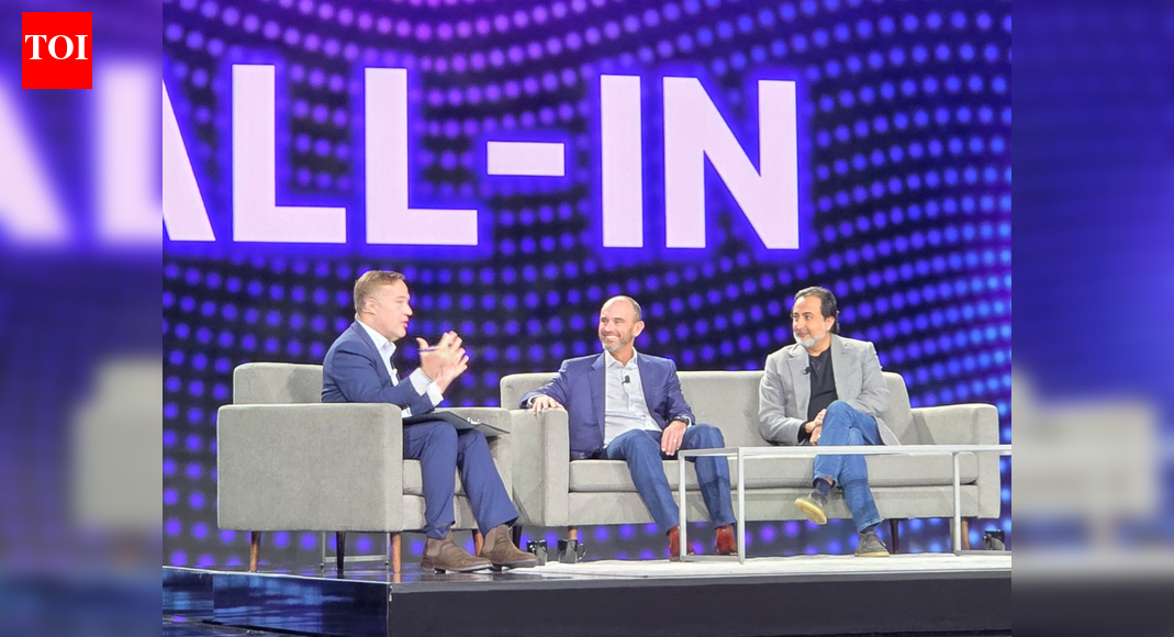 McKinsey boss Bob Sternfels breaks down how AI is changing consulting jobs: Non-client-facing roles are shrinking, and jobs that are growing are…